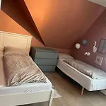 Romslig Enebolig Med Privat Hage Og Gratis Parkering Holiday home