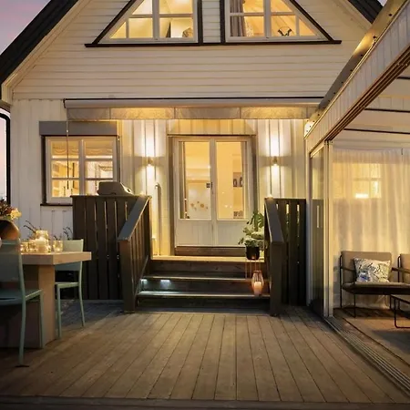 Romslig Enebolig Med Privat Hage Og Gratis Parkering Tatil Evi