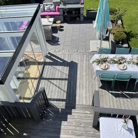 Romslig Enebolig Med Privat Hage Og Gratis Parkering *