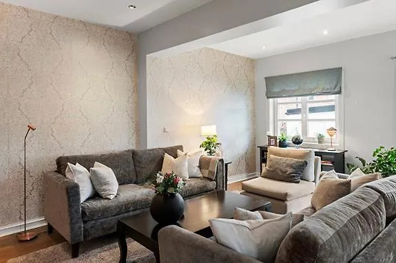 Romslig Enebolig Med Privat Hage Og Gratis Parkering * Lorenskog