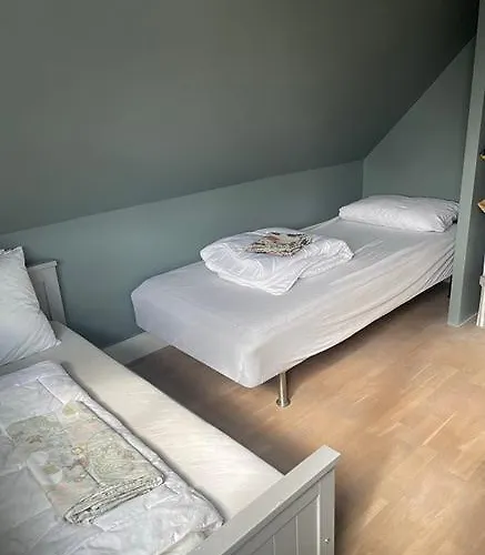 Romslig Enebolig Med Privat Hage Og Gratis Parkering Feriehus *