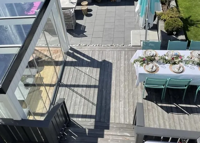 Romslig Enebolig Med Privat Hage Og Gratis Parkering *