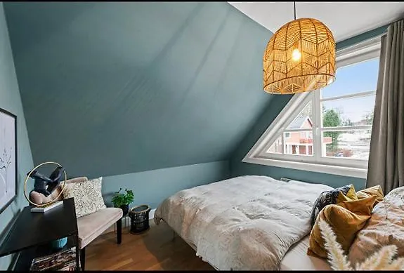 Feriehus Romslig Enebolig Med Privat Hage Og Gratis Parkering